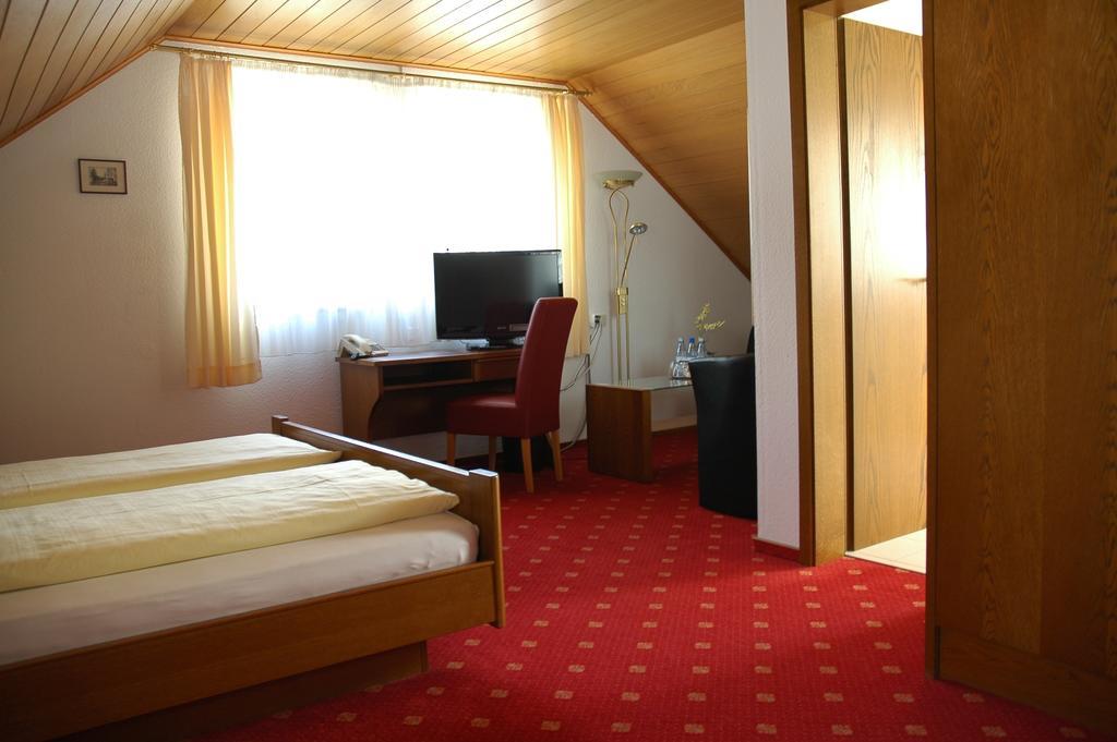 Hotel-Garni 'Zum Weinkrug' Sommerhausen Room photo