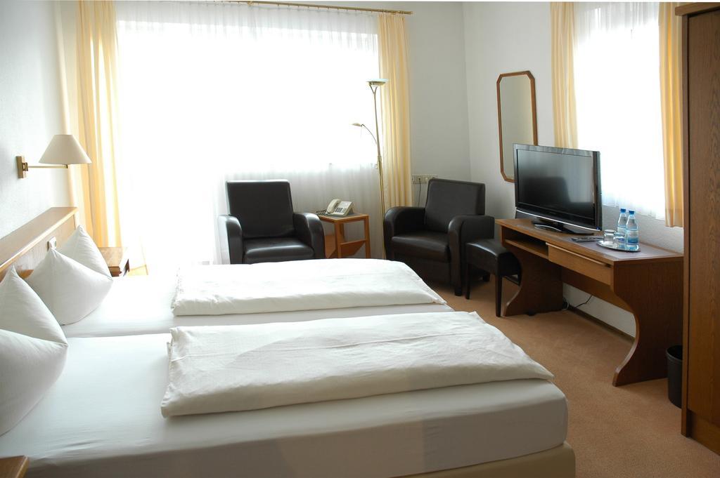 Hotel-Garni 'Zum Weinkrug' Sommerhausen Room photo